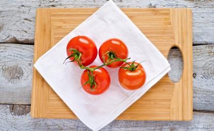 Чем подкормить томаты чтобы они не вытягивались
